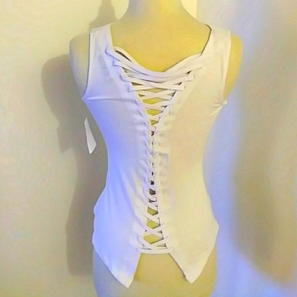 Bailey 44 NWT white top open/tie back [0048]